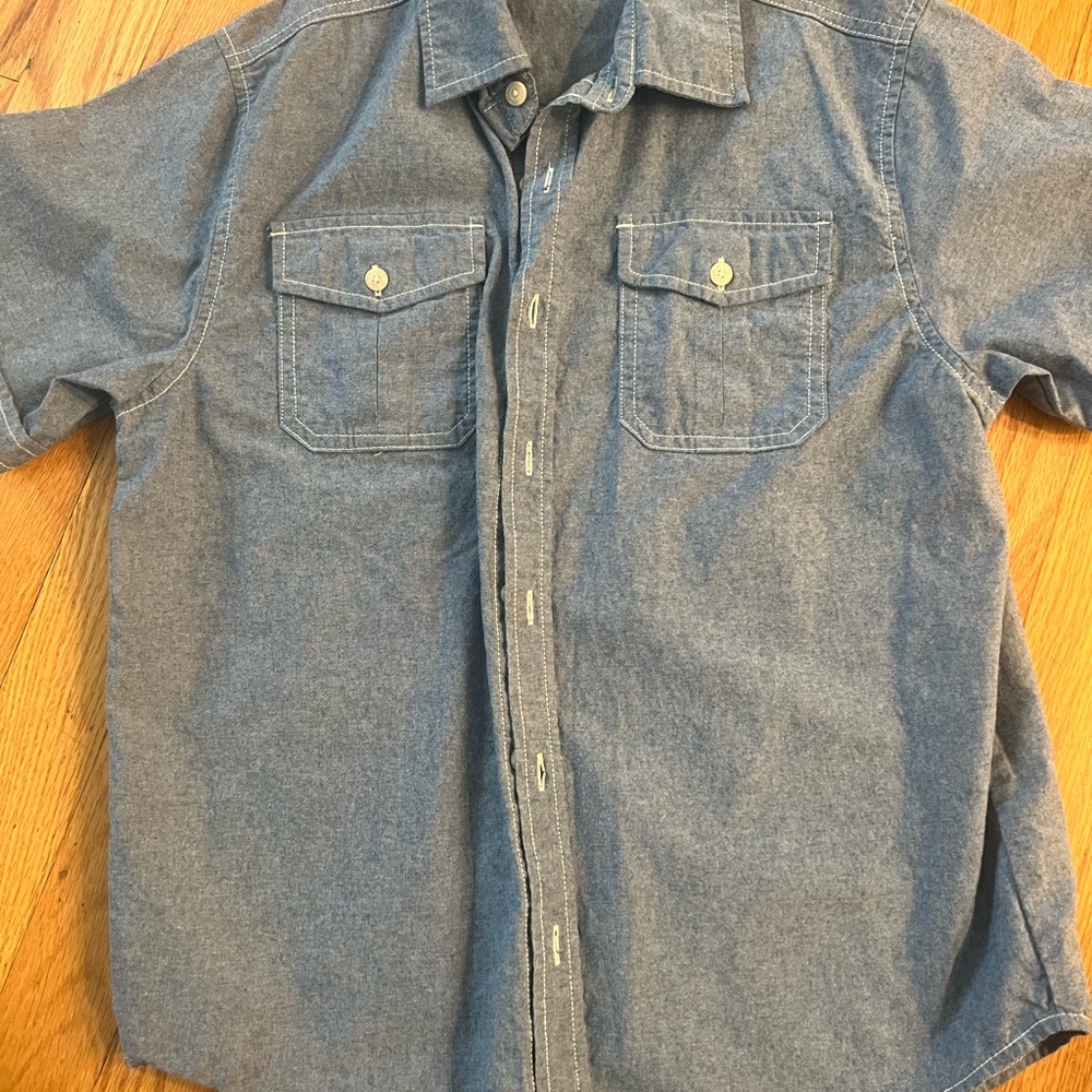 2 Button down Shirts - Picture 4 of 6